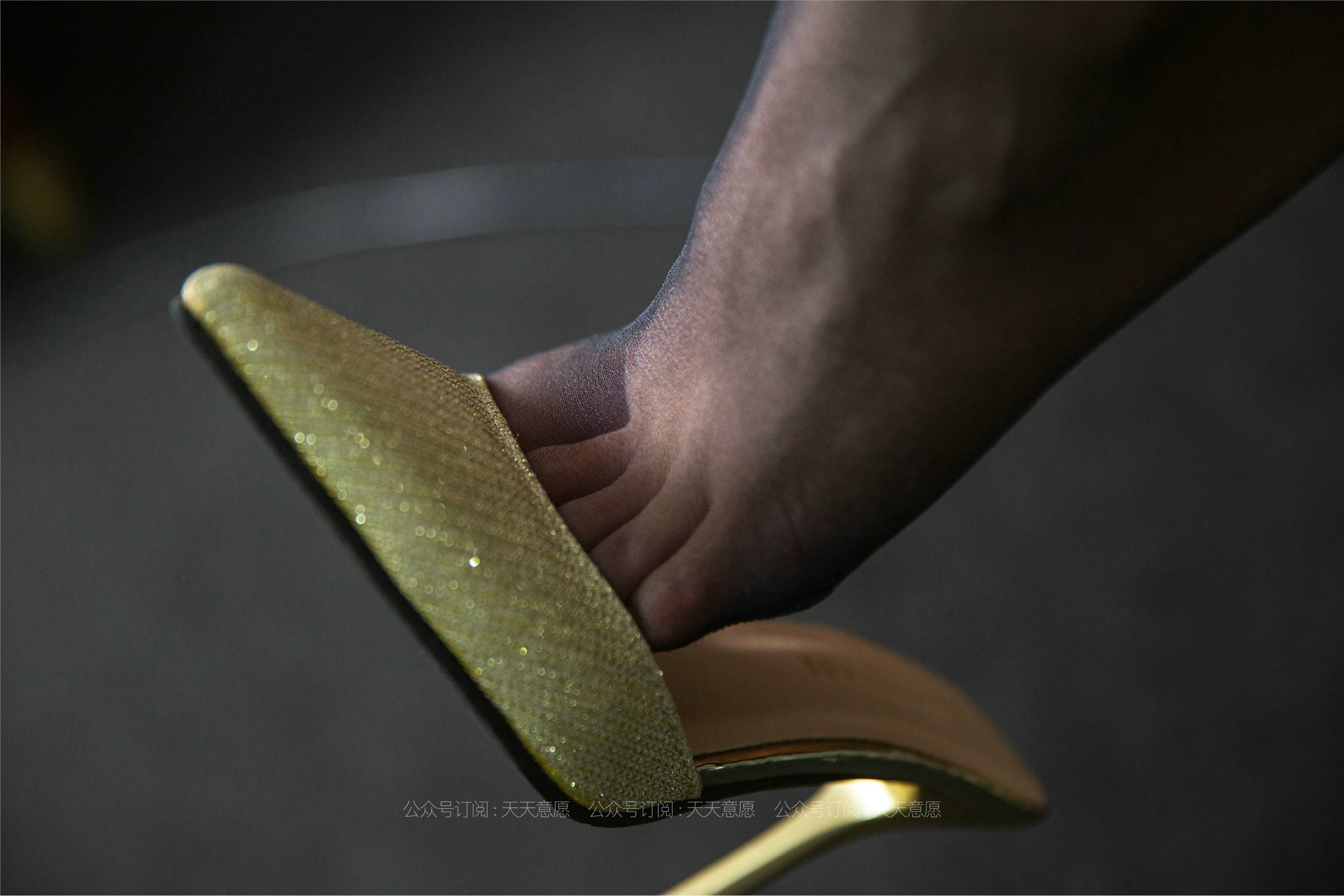 IESS异思趣向  2021.06.12 丝享家830：婉苹《阳台上的一缕白》